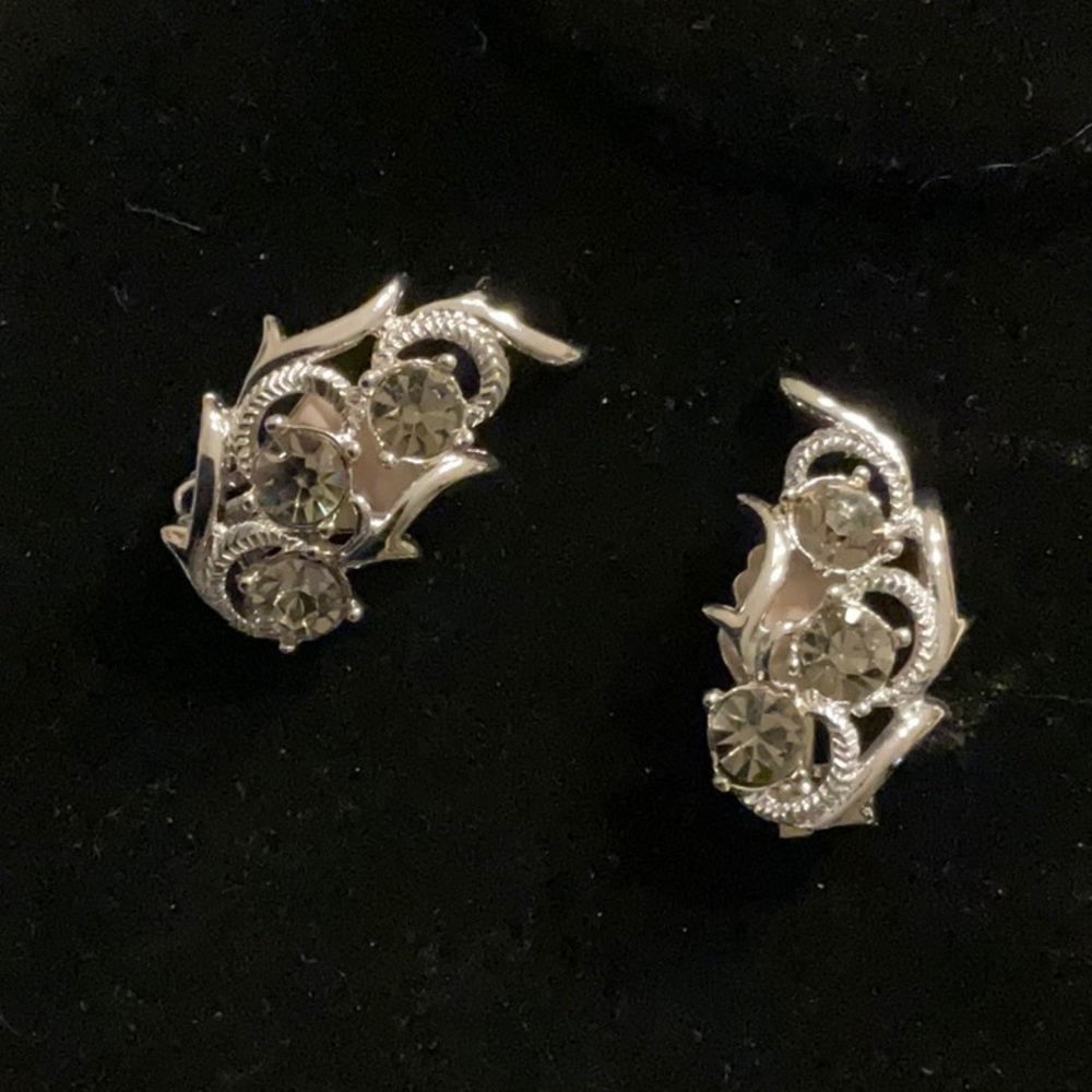 Sarah Coventry Cool Surrender Silver clip Earrings